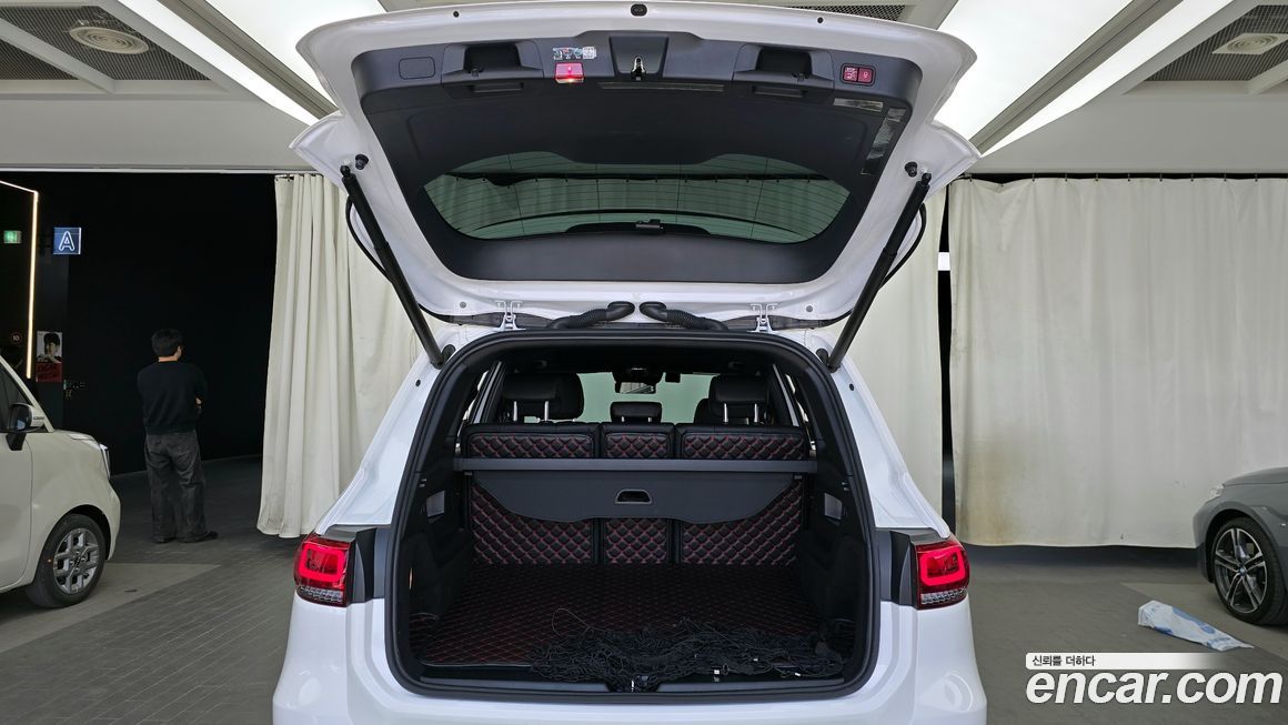 Mercedes-Benz GLB-Class 2023