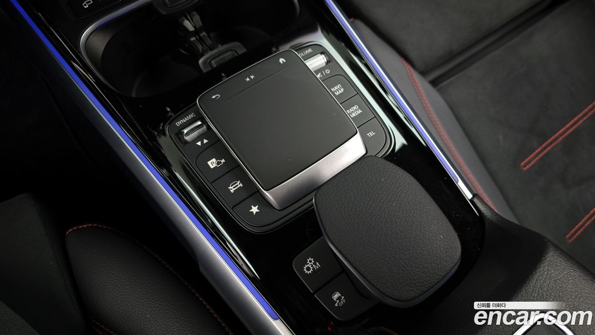 Mercedes-Benz GLB-Class 2023