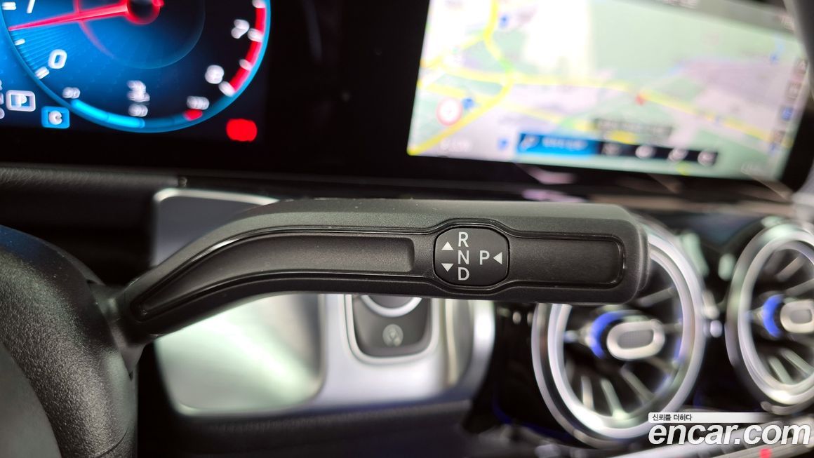 Mercedes-Benz GLB-Class 2023