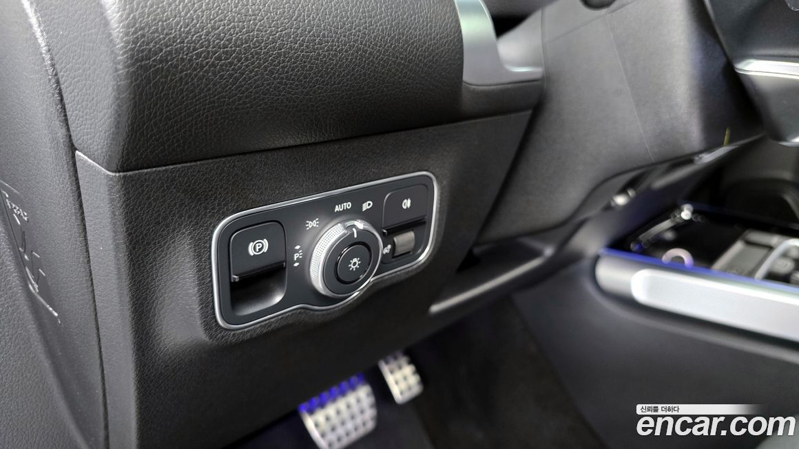 Mercedes-Benz GLB-Class 2023