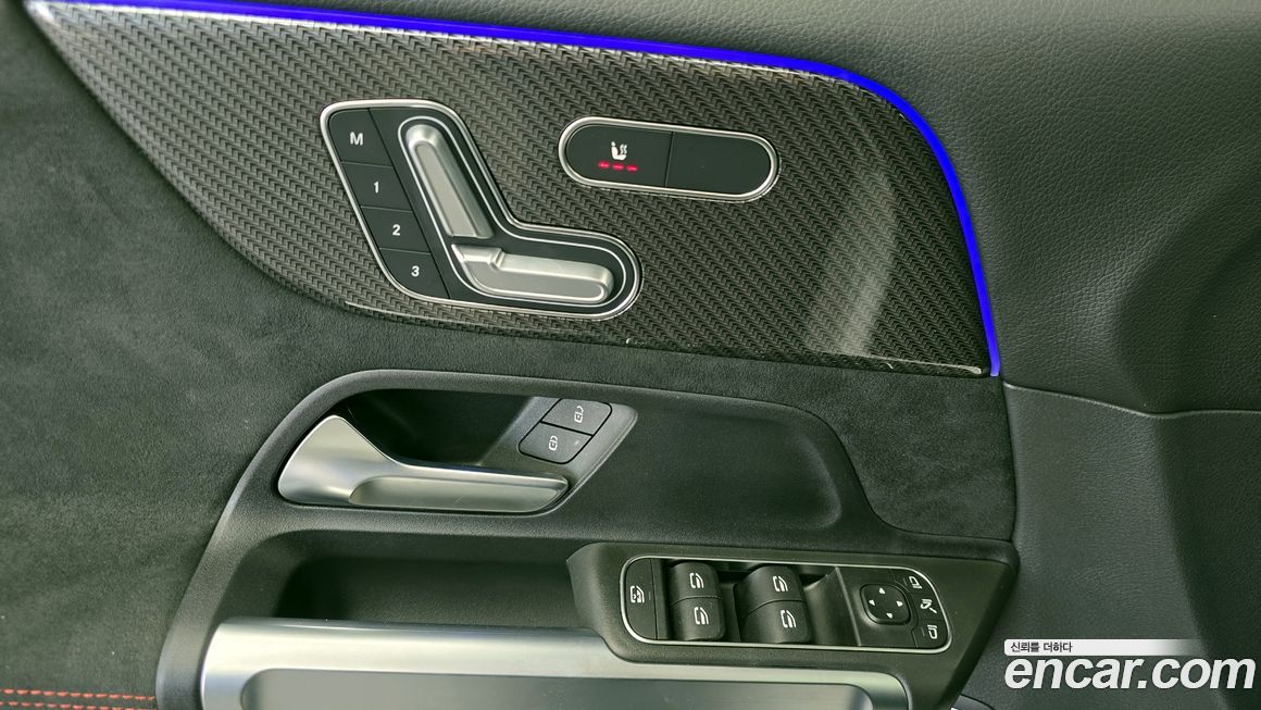 Mercedes-Benz GLB-Class 2023