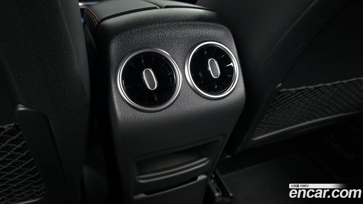 Mercedes-Benz GLB-Class 2023