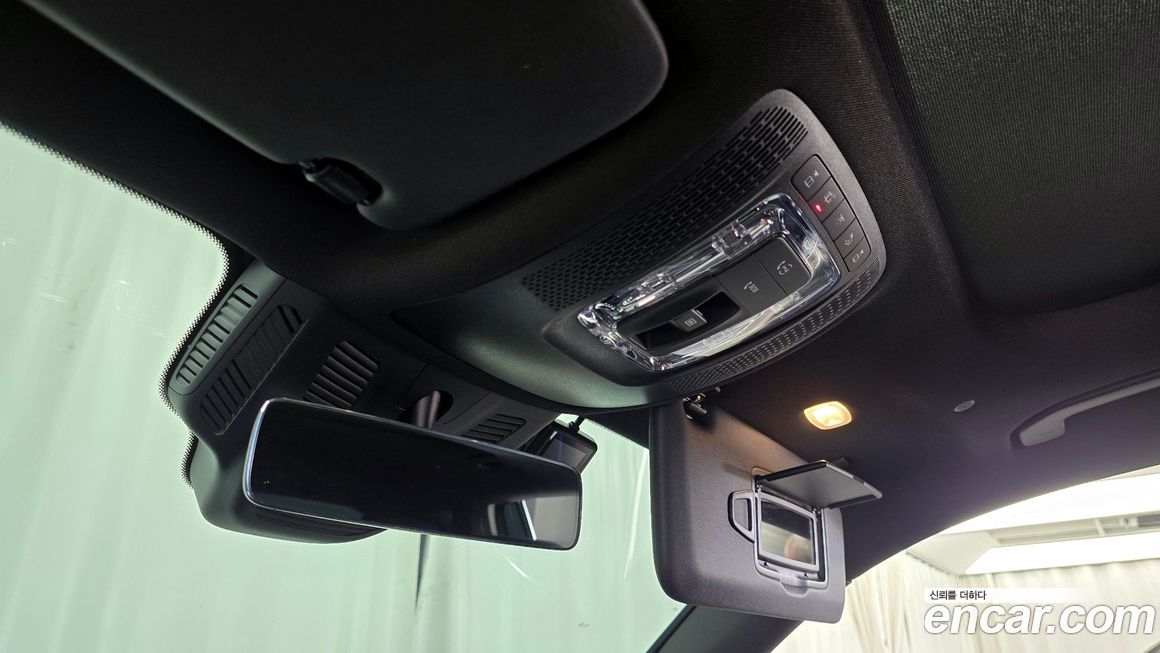 Mercedes-Benz GLB-Class 2023