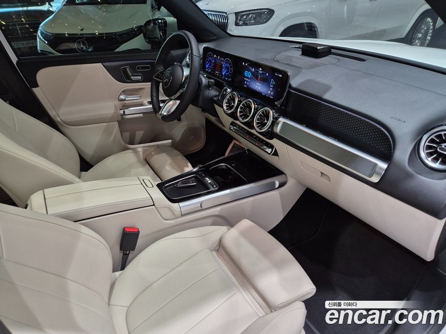 Mercedes-Benz EQB 2026