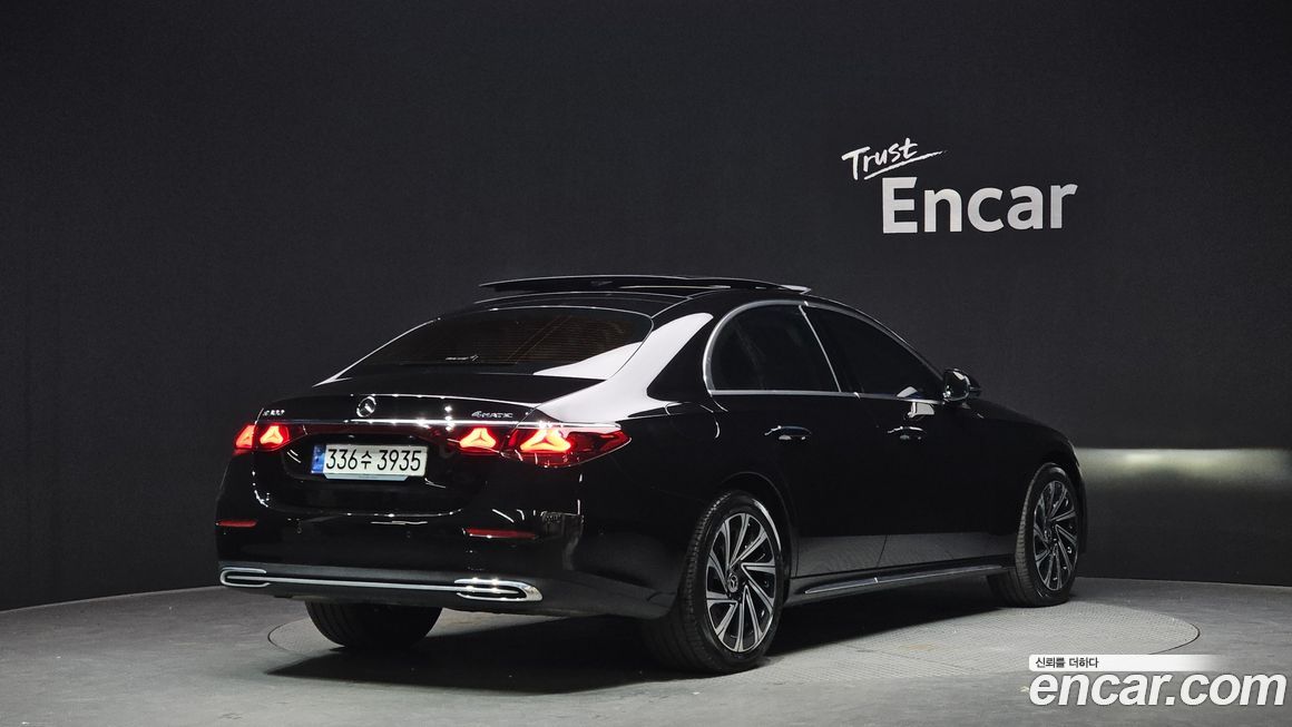 Mercedes-Benz E-Class 2024