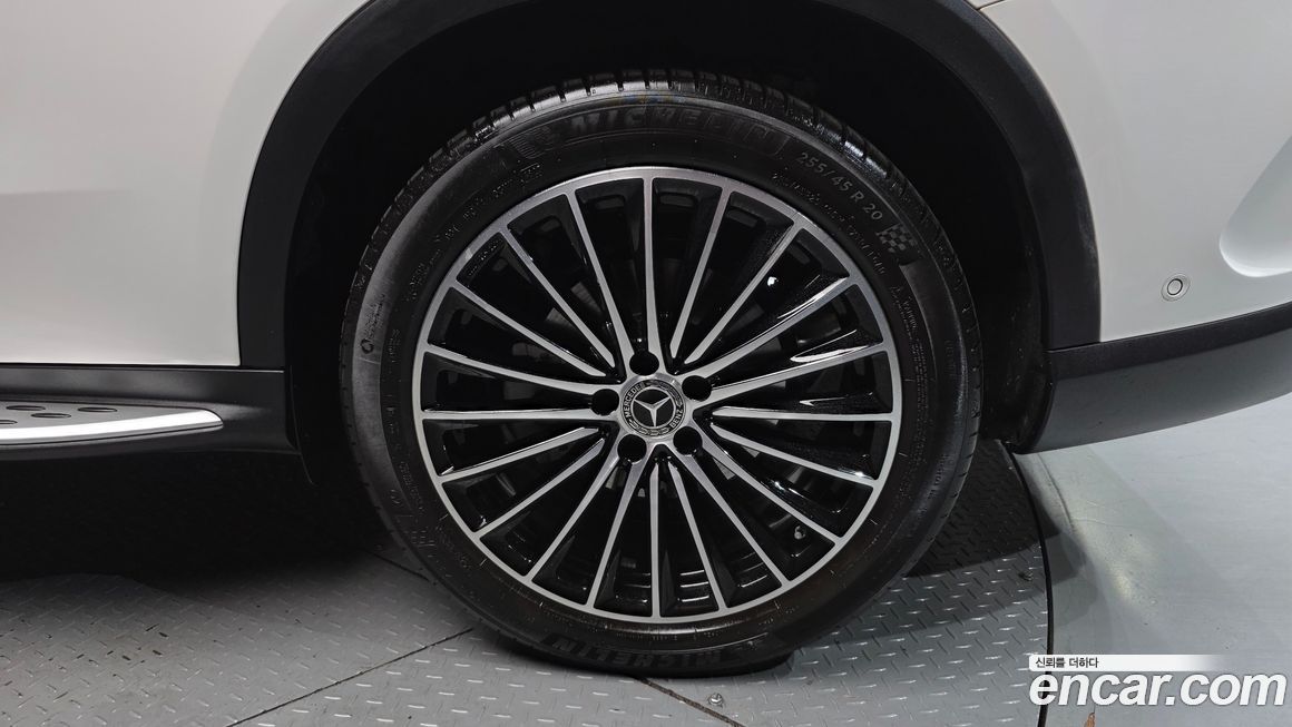 Mercedes-Benz GLC-Class 2024