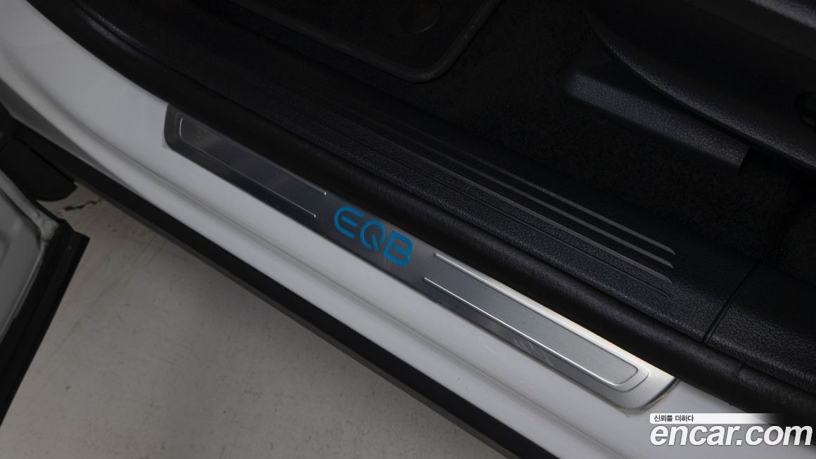 Mercedes-Benz EQB 2025