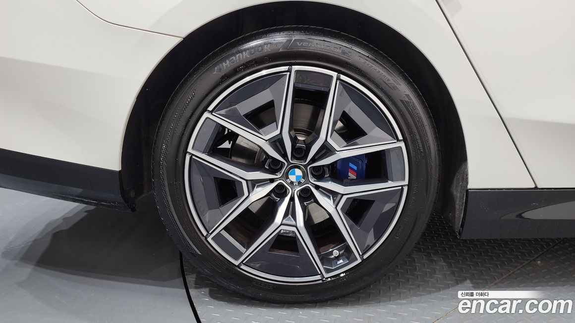 BMW 5-Series 2024