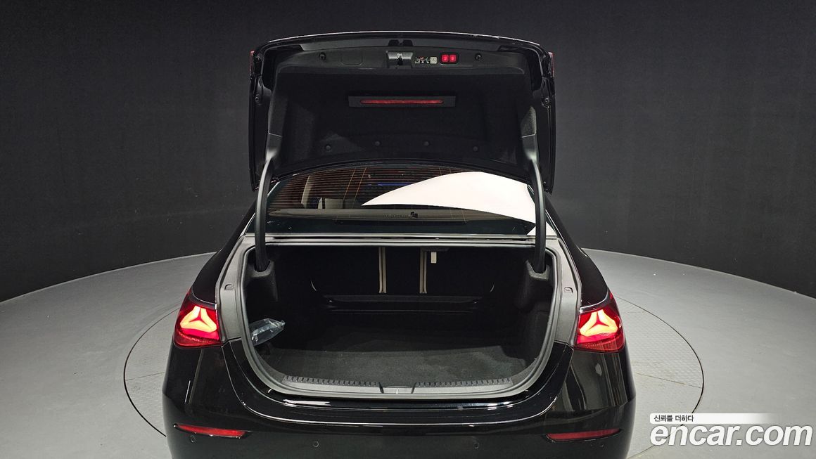 Mercedes-Benz E-Class 2024