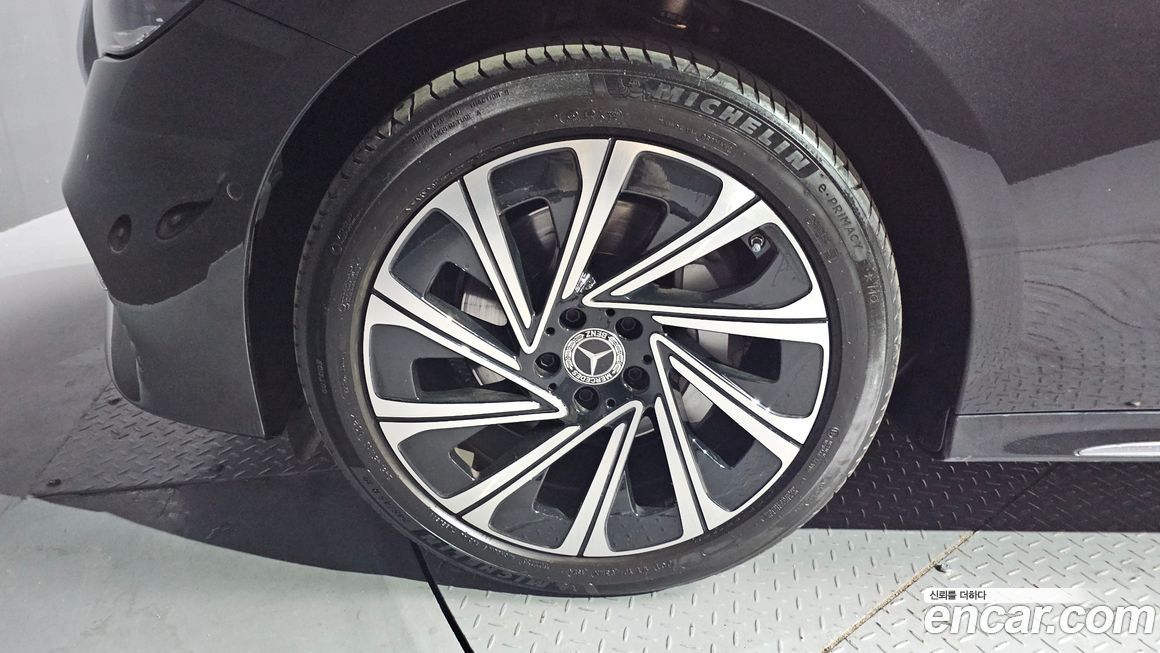 Mercedes-Benz E-Class 2024