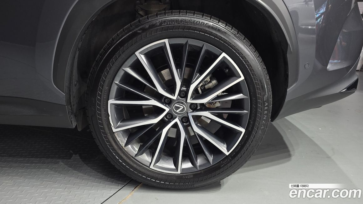 Lexus NX 2025