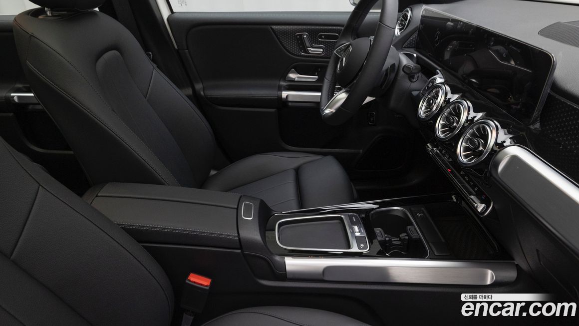 Mercedes-Benz EQB 2025