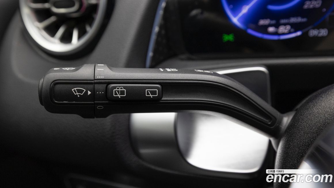 Mercedes-Benz EQB 2025