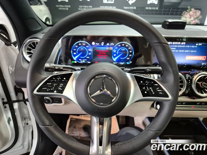 Mercedes-Benz EQB 2026