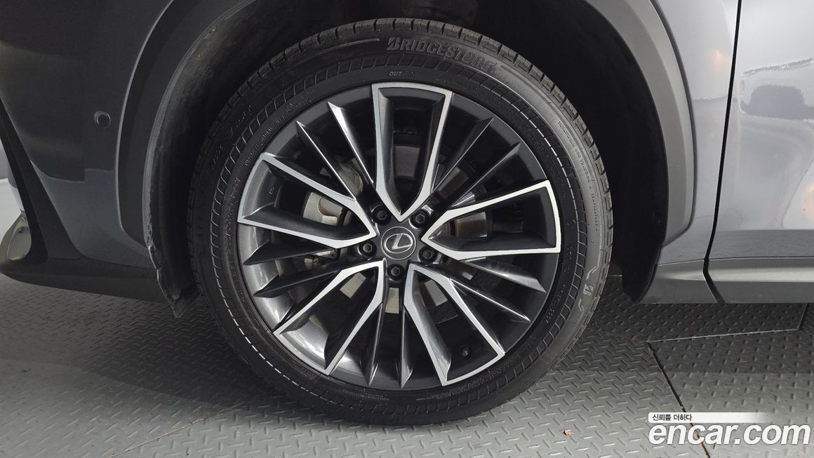 Lexus NX 2025