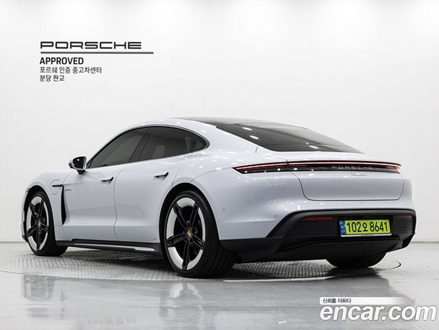 Porsche Taycan 2025