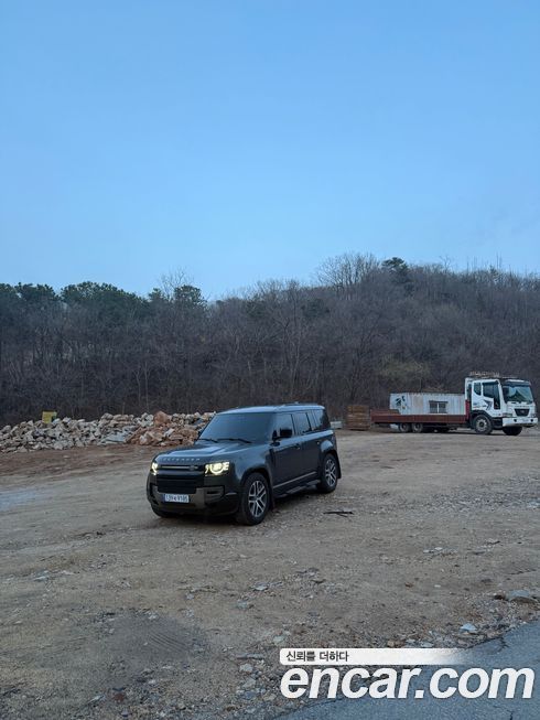 Land Rover Defender 2024
