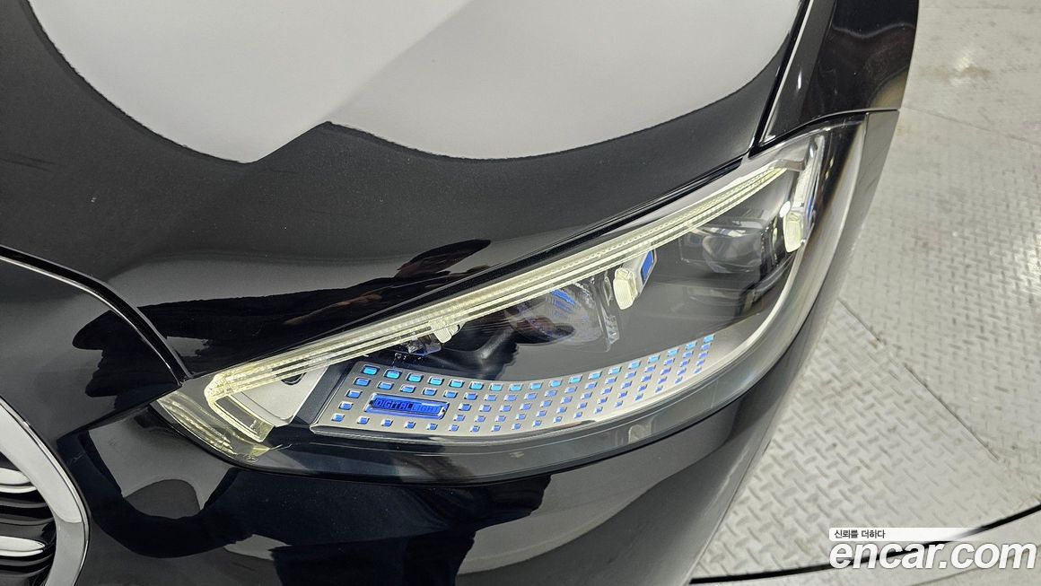 Mercedes-Benz S-Class 2025