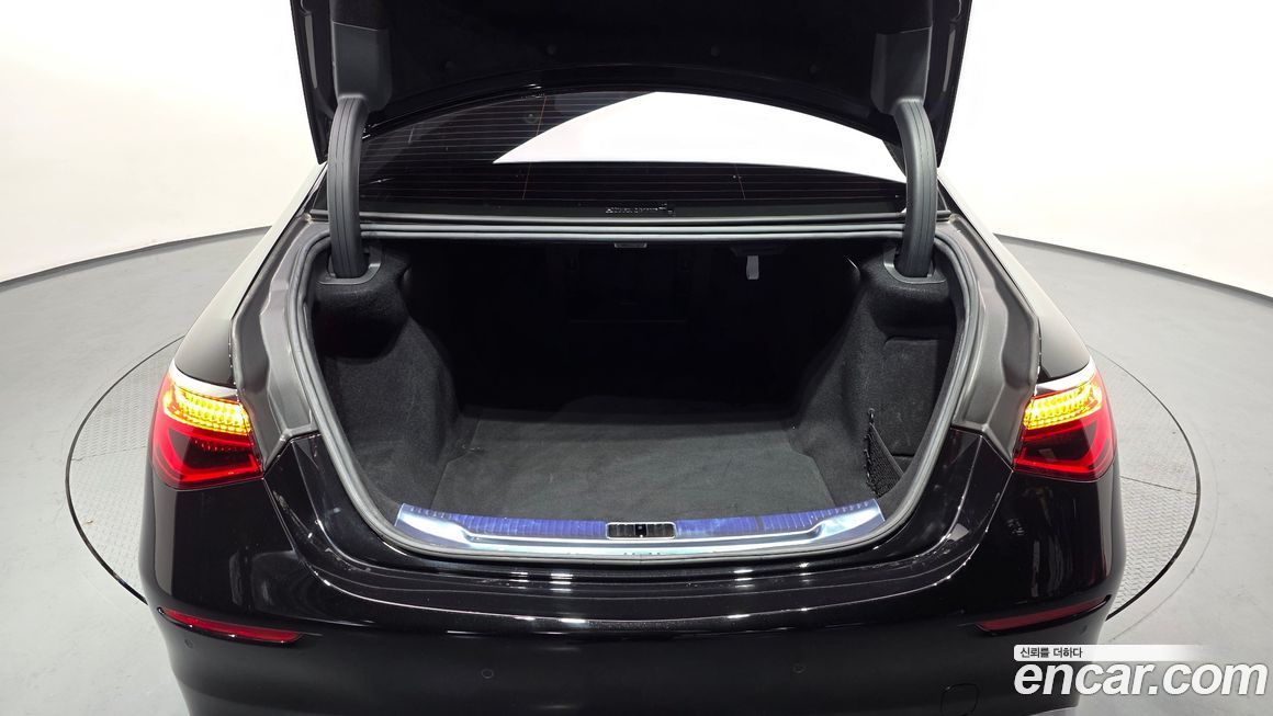 Mercedes-Benz S-Class 2023