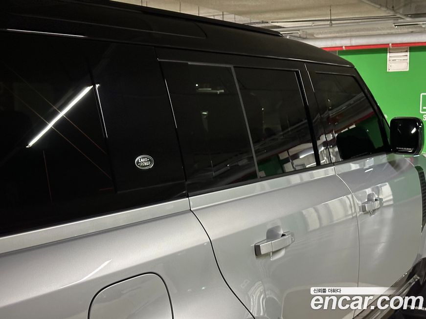 Land Rover Defender 2024