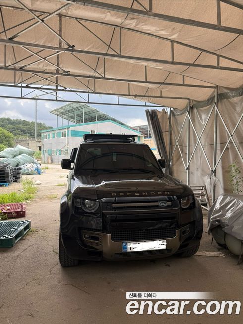 Land Rover Defender 2024