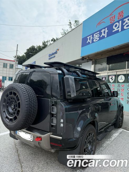 Land Rover Defender 2024