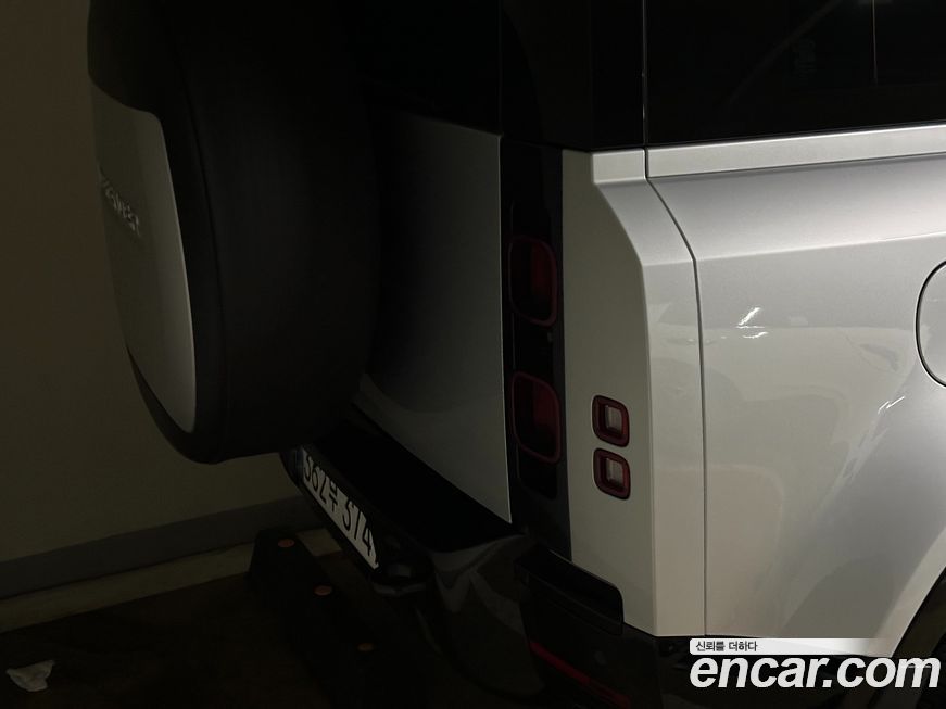 Land Rover Defender 2024