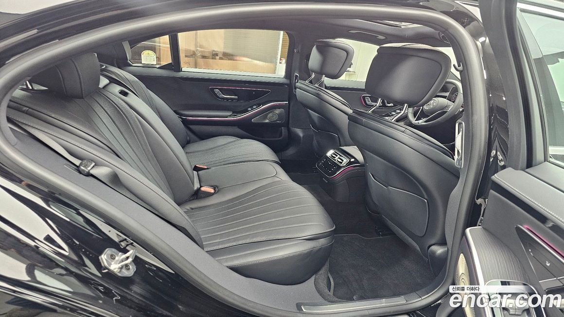 Mercedes-Benz S-Class 2025