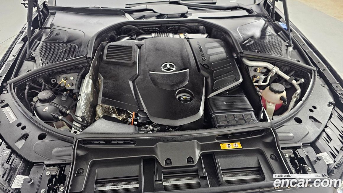 Mercedes-Benz S-Class 2025