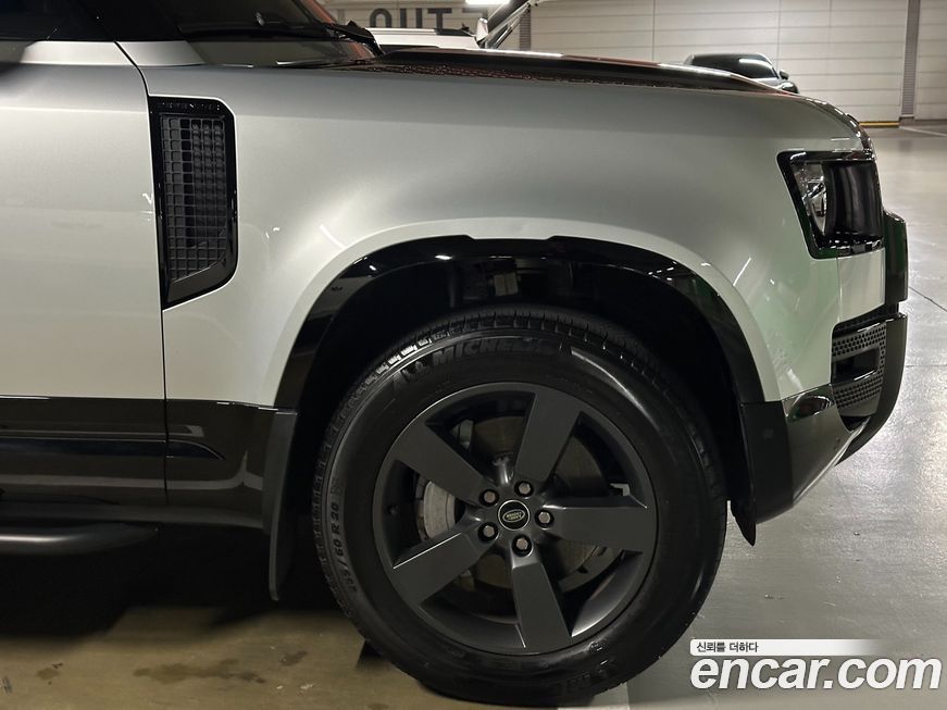 Land Rover Defender 2024