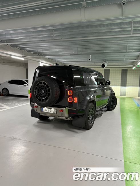 Land Rover Defender 2024