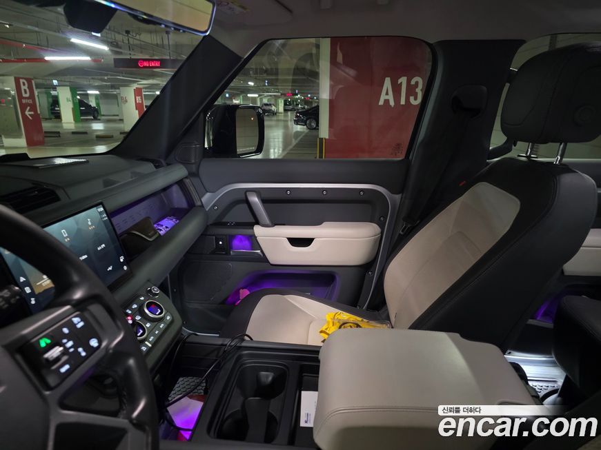 Land Rover Defender 2024