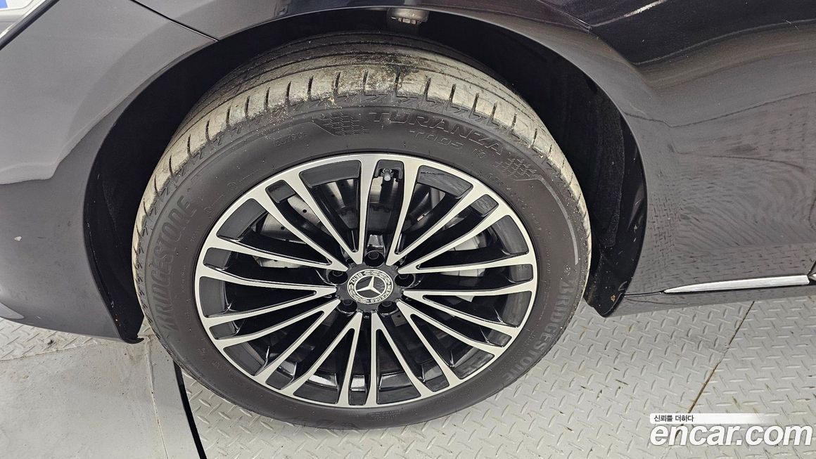 Mercedes-Benz S-Class 2025