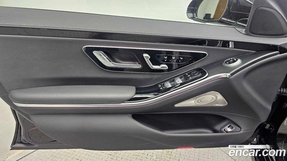 Mercedes-Benz S-Class 2025