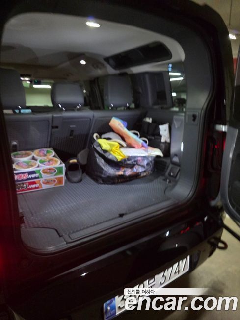 Land Rover Defender 2024