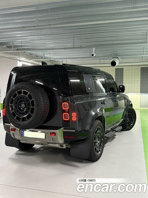 Land Rover Defender 2024