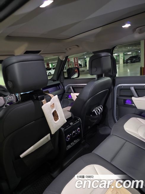 Land Rover Defender 2024