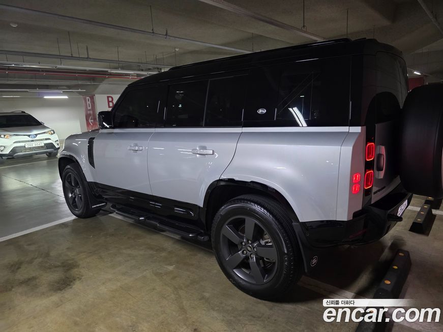 Land Rover Defender 2024