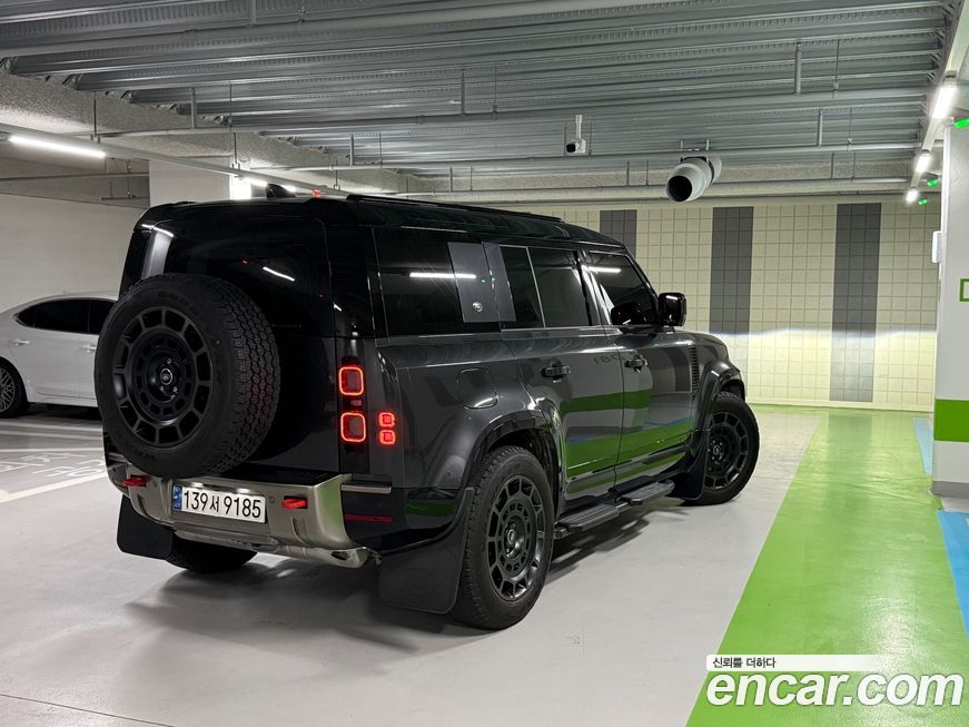 Land Rover Defender 2024