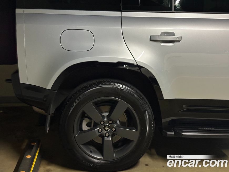 Land Rover Defender 2024
