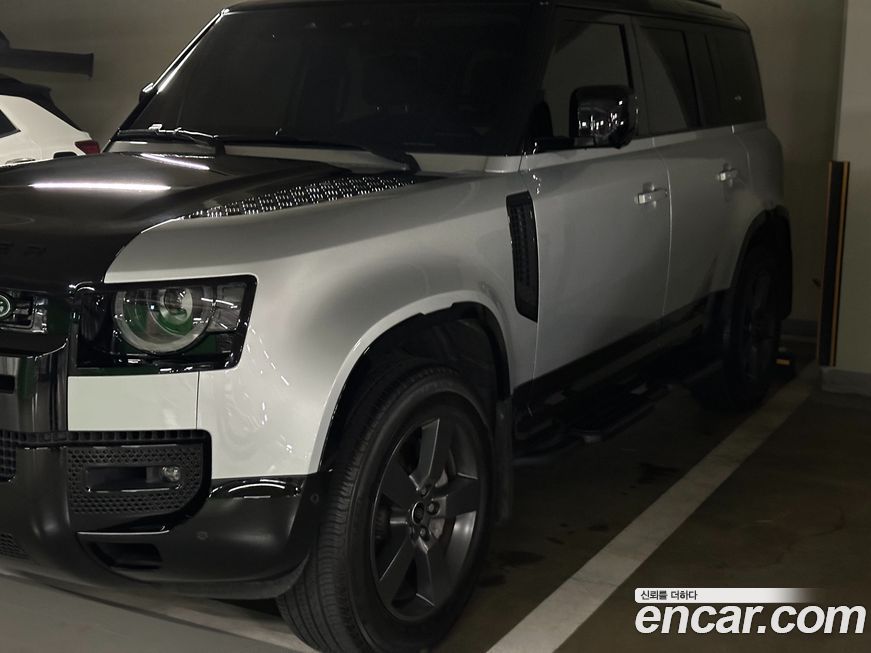 Land Rover Defender 2024