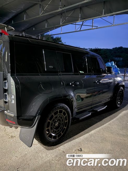 Land Rover Defender 2024