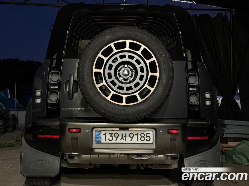 Land Rover Defender 2024