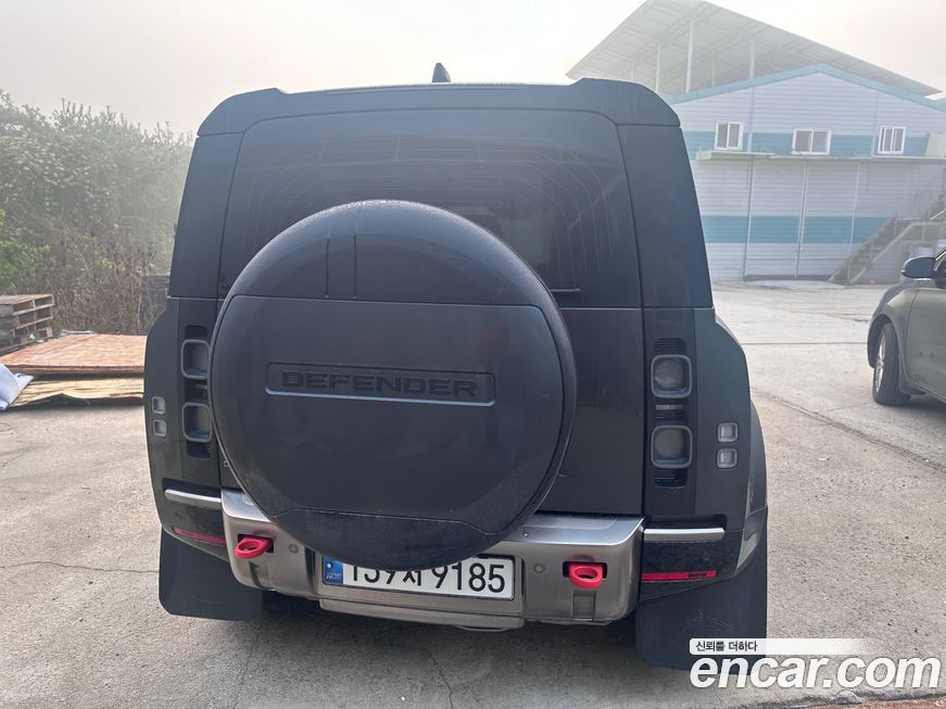 Land Rover Defender 2024