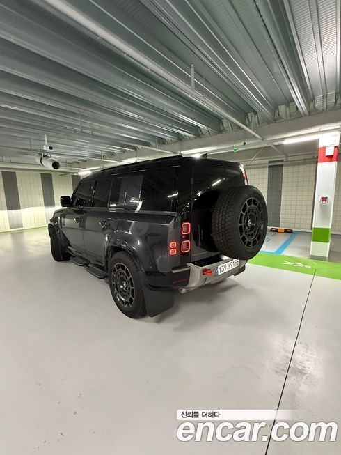 Land Rover Defender 2024
