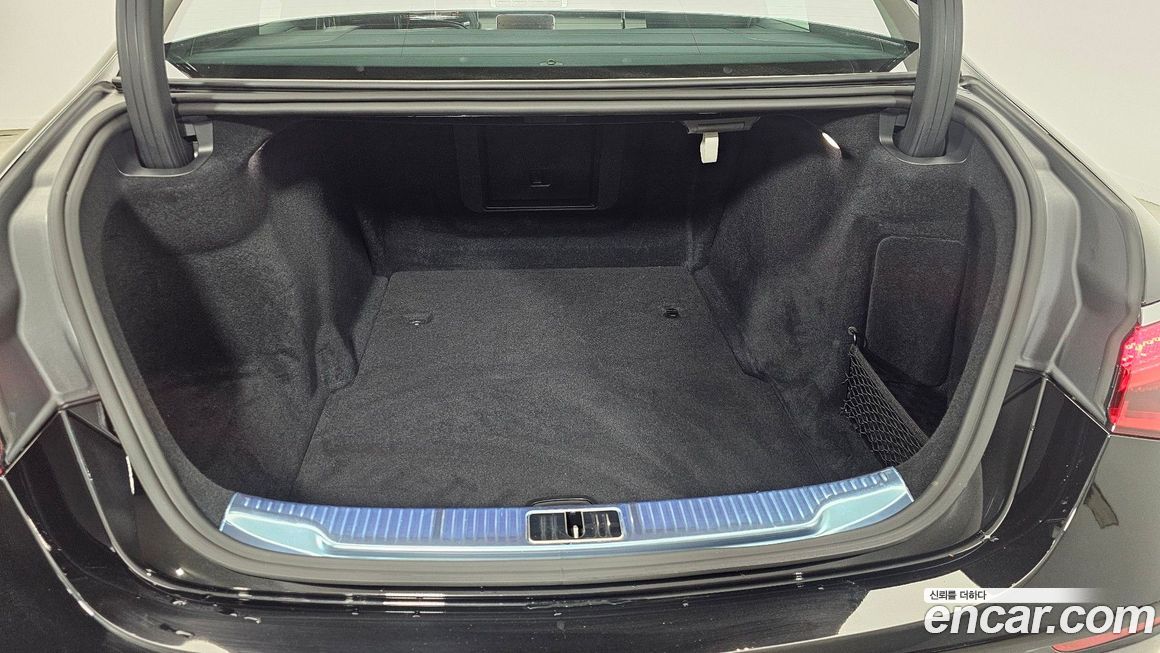 Mercedes-Benz S-Class 2025