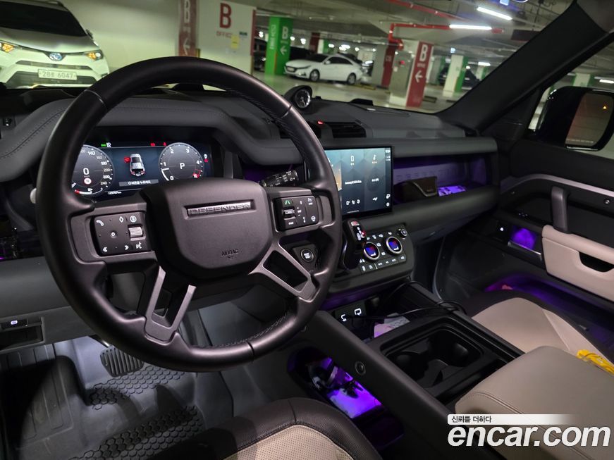 Land Rover Defender 2024