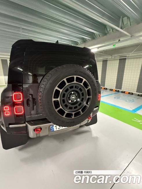 Land Rover Defender 2024