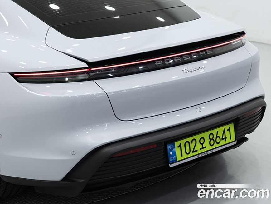 Porsche Taycan 2025