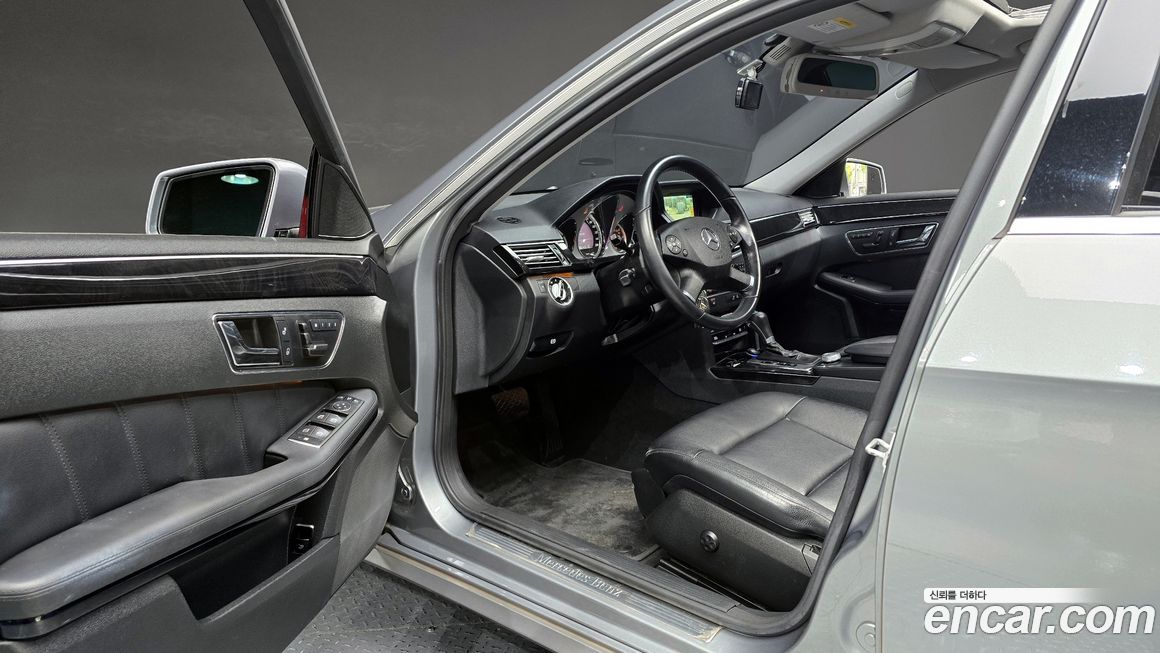 Mercedes-Benz E-Class 2011